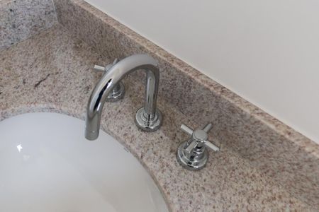 Apartamento à venda com 65m², 2 quartos e 2 vagasBanheiro da suíte