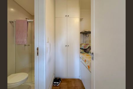 Apartamento à venda com 400m², 3 quartos e 4 vagas Apartamento à venda com 400m², 3 quartos e 4 vagasQuarto de Serviço