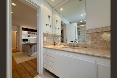Apartamento à venda com 400m², 3 quartos e 4 vagas Apartamento à venda com 400m², 3 quartos e 4 vagasBanheiro Suíte 2