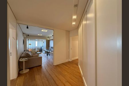 Apartamento à venda com 400m², 3 quartos e 4 vagas Apartamento à venda com 400m², 3 quartos e 4 vagasCorredor Suítes