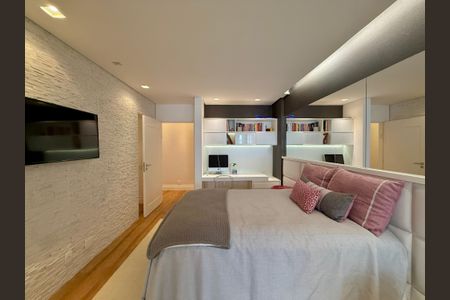 Apartamento à venda com 400m², 3 quartos e 4 vagas Apartamento à venda com 400m², 3 quartos e 4 vagasSuíte 2