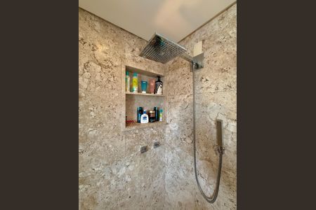 Apartamento à venda com 400m², 3 quartos e 4 vagas Apartamento à venda com 400m², 3 quartos e 4 vagasBanheiro Suíte 2