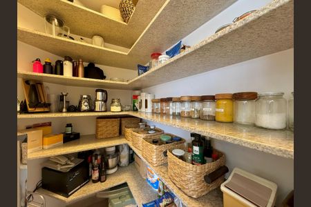 Apartamento à venda com 400m², 3 quartos e 4 vagas Apartamento à venda com 400m², 3 quartos e 4 vagasDespensa