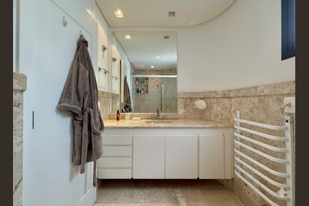 Apartamento à venda com 400m², 3 quartos e 4 vagas Apartamento à venda com 400m², 3 quartos e 4 vagasBanheiro Suíte 2