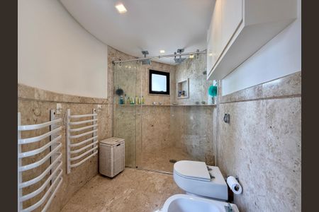 Apartamento à venda com 400m², 3 quartos e 4 vagas Apartamento à venda com 400m², 3 quartos e 4 vagasBanheiro Suíte 1