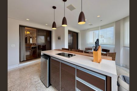 Apartamento à venda com 400m², 3 quartos e 4 vagas Apartamento à venda com 400m², 3 quartos e 4 vagasVaranda