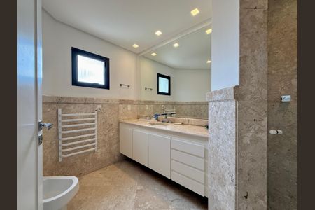 Apartamento à venda com 400m², 3 quartos e 4 vagas Apartamento à venda com 400m², 3 quartos e 4 vagasBanheiro Suíte 3