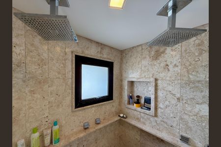 Apartamento à venda com 400m², 3 quartos e 4 vagas Apartamento à venda com 400m², 3 quartos e 4 vagasBanheiro Suíte 1