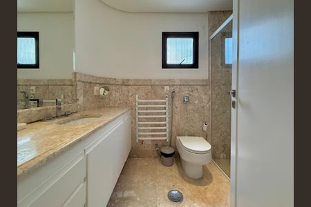 Apartamento à venda com 400m², 3 quartos e 4 vagas Apartamento à venda com 400m², 3 quartos e 4 vagasBanheiro Suíte 2