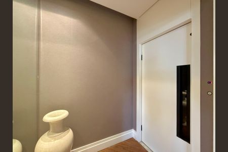 Apartamento à venda com 400m², 3 quartos e 4 vagas Apartamento à venda com 400m², 3 quartos e 4 vagasHall Social Apartamento