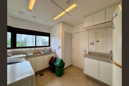 Apartamento à venda com 400m², 3 quartos e 4 vagas Apartamento à venda com 400m², 3 quartos e 4 vagasÁrea de Serviço