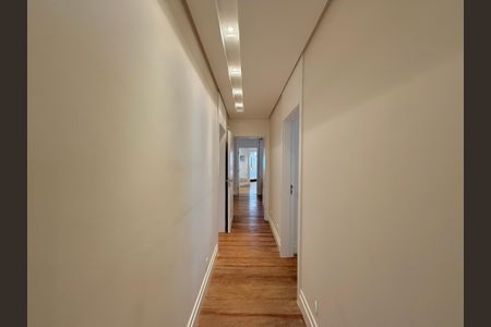 Apartamento à venda com 400m², 3 quartos e 4 vagas Apartamento à venda com 400m², 3 quartos e 4 vagasCorredor Suítes