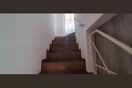 Acesso aos Quartos de casa de condomínio para alugar com 2 quartos, 50m² em Vila Yara, Osasco