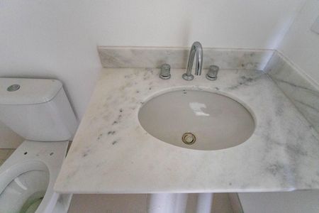 Apartamento à venda com 130m², 3 quartos e 3 vagas Apartamento à venda com 130m², 3 quartos e 3 vagasBanheiro da suíte 3