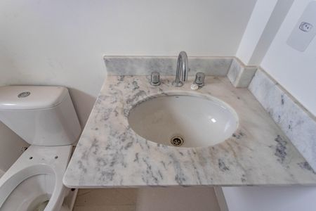 Apartamento à venda com 130m², 3 quartos e 3 vagas Apartamento à venda com 130m², 3 quartos e 3 vagasBanheiro da suíte 2