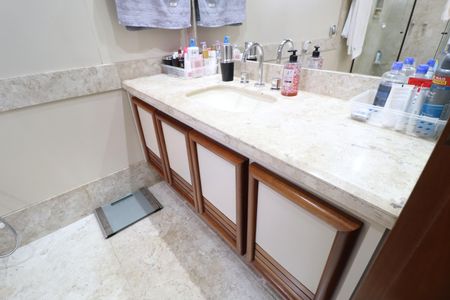 Apartamento para alugar com 264m², 5 quartos e 2 vagasBanheiro do Quarto 4