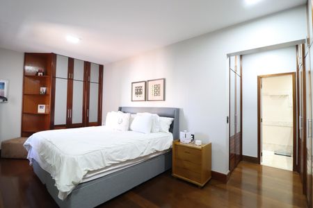 Apartamento para alugar com 264m², 5 quartos e 2 vagasQuarto 4 - Suíte