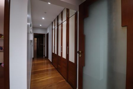 Apartamento para alugar com 264m², 5 quartos e 2 vagasCorredor - Armários