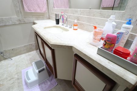 Apartamento para alugar com 264m², 5 quartos e 2 vagasBanheiro do Quarto 1