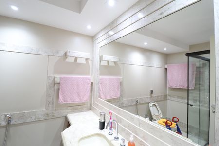 Apartamento para alugar com 264m², 5 quartos e 2 vagasBanheiro do Quarto 1