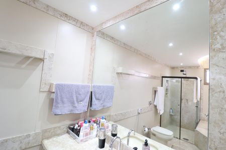 Apartamento para alugar com 264m², 5 quartos e 2 vagasBanheiro do Quarto 4