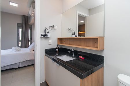 Banheiro de apartamento à venda com 1 quarto, 35m² em Teresópolis, Porto Alegre