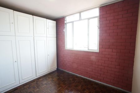 Quarto 1 de apartamento para alugar com 2 quartos, 45m² em Taquara, Rio de Janeiro