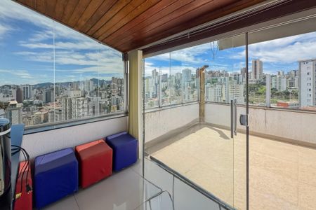 Apartamento à venda com 260m², 4 quartos e 2 vagasCobertura