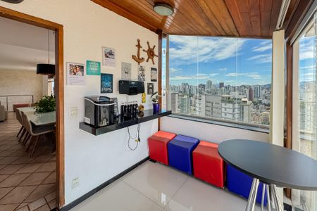 Apartamento à venda com 260m², 4 quartos e 2 vagasCobertura