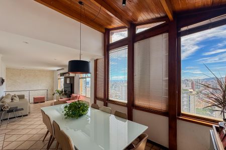 Apartamento à venda com 260m², 4 quartos e 2 vagasCobertura