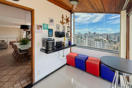 Apartamento à venda com 260m², 4 quartos e 2 vagasCobertura