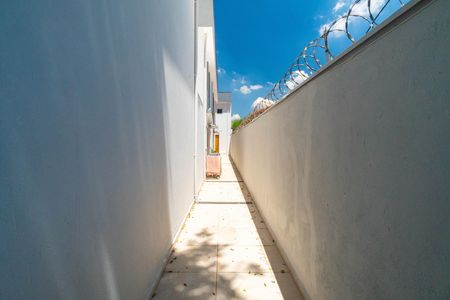 Área comum - Corredor de casa de condomínio para alugar com 2 quartos, 59m² em Vila Guarani (zona Sul), São Paulo