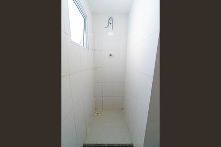Banheiro de casa de condomínio para alugar com 2 quartos, 59m² em Vila Guarani (zona Sul), São Paulo