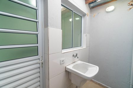 Lavanderia de casa de condomínio para alugar com 2 quartos, 59m² em Vila Guarani (zona Sul), São Paulo