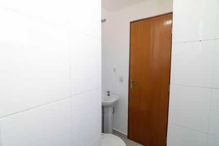 Casa de condomínio para alugar com 59m², 2 quartos e 1 vaga Casa de condomínio para alugar com 59m², 2 quartos e 1 vagaBanheiro