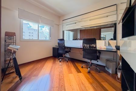 Apartamento à venda com 175m², 3 quartos e 4 vagasEscritório