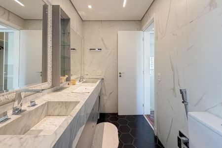 Apartamento à venda com 175m², 3 quartos e 4 vagasBanheiro da Suíte Master