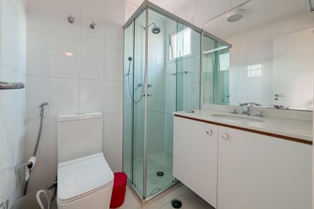 Apartamento à venda com 175m², 3 quartos e 4 vagasBanheiro da Suíte 1