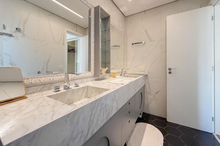 Apartamento à venda com 175m², 3 quartos e 4 vagasBanheiro da Suíte Master