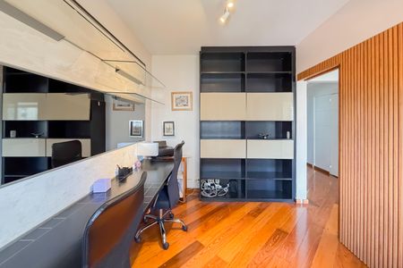 Apartamento à venda com 175m², 3 quartos e 4 vagasEscritório