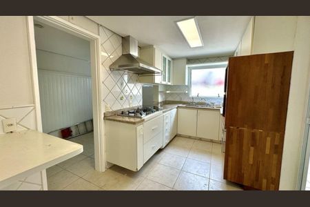 Casa de condomínio à venda com 330m², 4 quartos e 4 vagasFoto 07