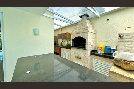 Casa de condomínio à venda com 330m², 4 quartos e 4 vagasFoto 04