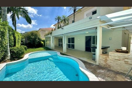 Casa de condomínio à venda com 330m², 4 quartos e 4 vagasFoto 02