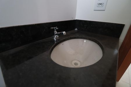 Apartamento para alugar com 56m², 2 quartos e 1 vagaBanheiro do Quarto 2