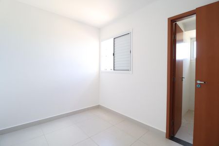 Quarto 2 - Suíte de apartamento para alugar com 2 quartos, 56m² em Chácaras Tubalina E Quartel, Uberlândia