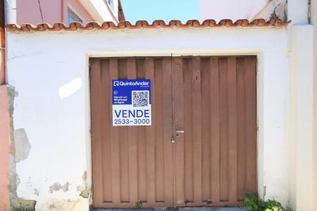 Casa à venda com 180m², 3 quartos e 1 vagaFachada com Plaquinha