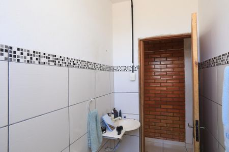 Casa à venda com 180m², 3 quartos e 1 vagaBanheiro 2