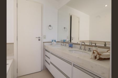 Apartamento à venda com 183m², 3 quartos e 2 vagasBanheiro da Suíte 3