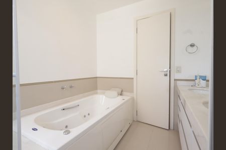 Apartamento à venda com 183m², 3 quartos e 2 vagasBanheiro da Suíte 3