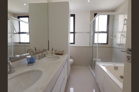 Apartamento à venda com 183m², 3 quartos e 2 vagasBanheiro da Suíte 3